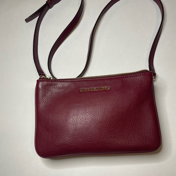 Michael Kors Burgundy Trio Triple Zip Jet Set Crossbody - Picture 1 of 5